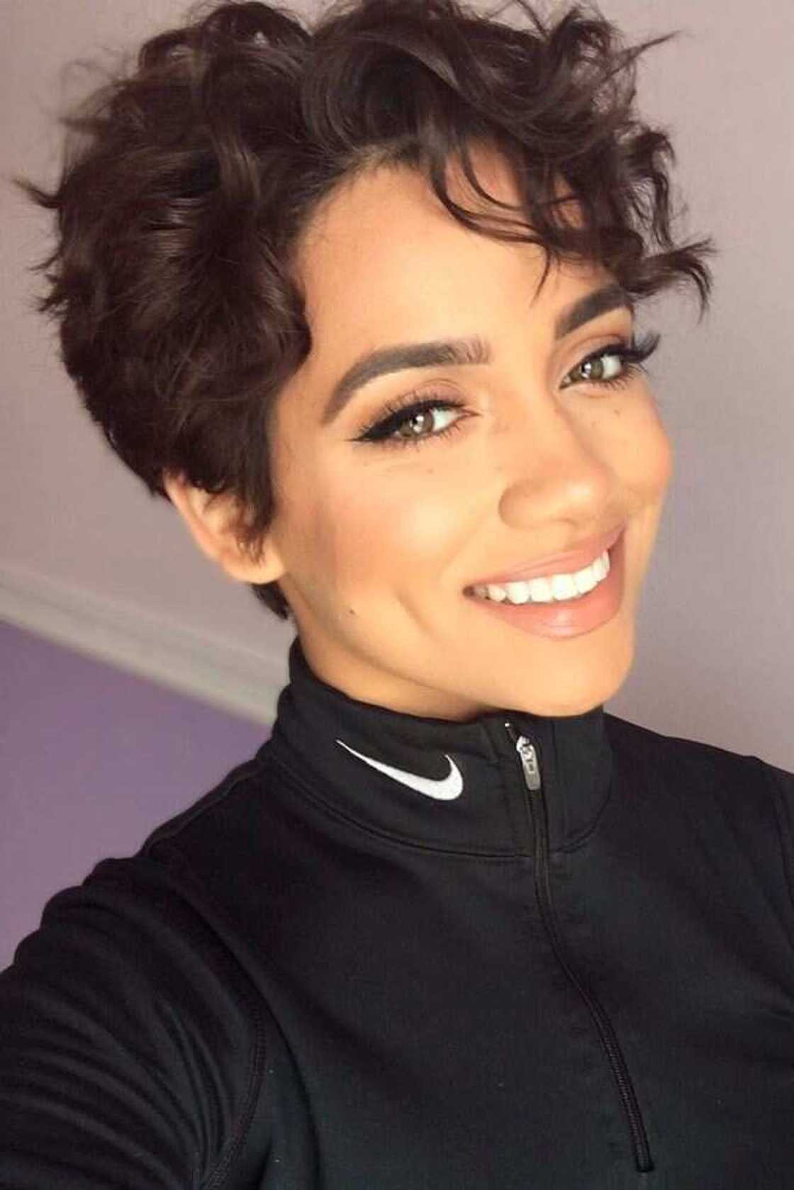 Latest feathers hairstyle in Nigeria Latest feathers hairstyle in Nigeria