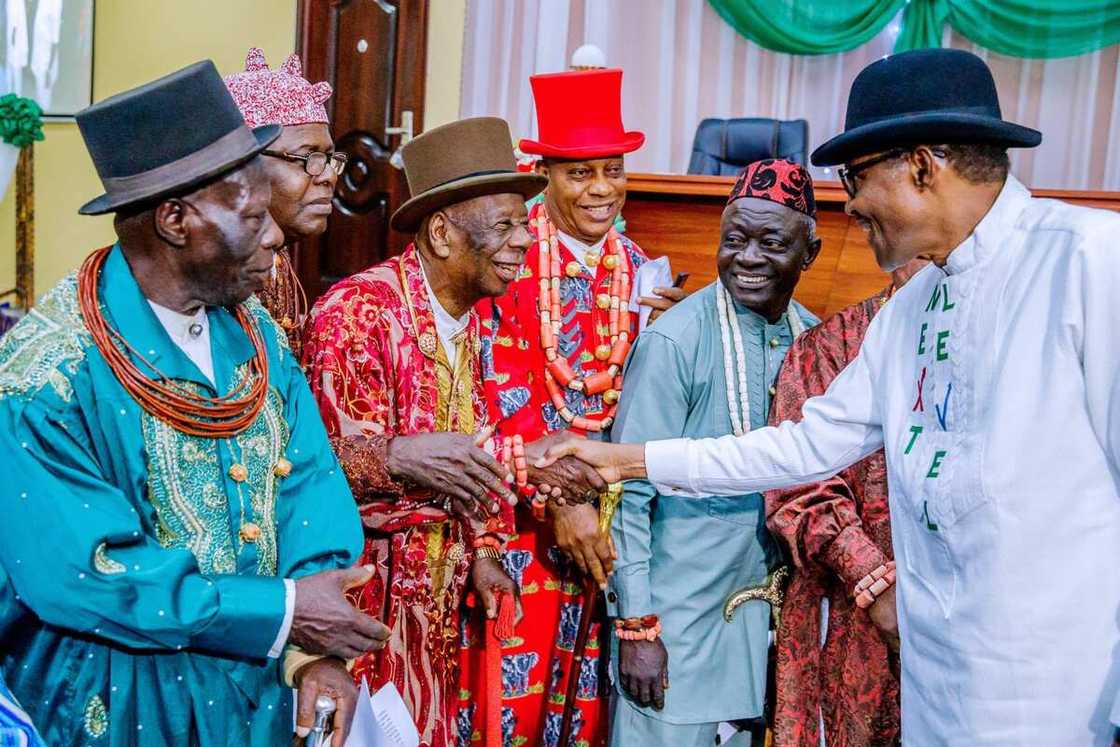 Hotuna da Bidiyo: Yadda mutan jihar Ribas suka tarbi shugaba Buhari Hotuna da Bidiyo: Yadda mutan jihar Ribas suka tarbi shugaba Buhari