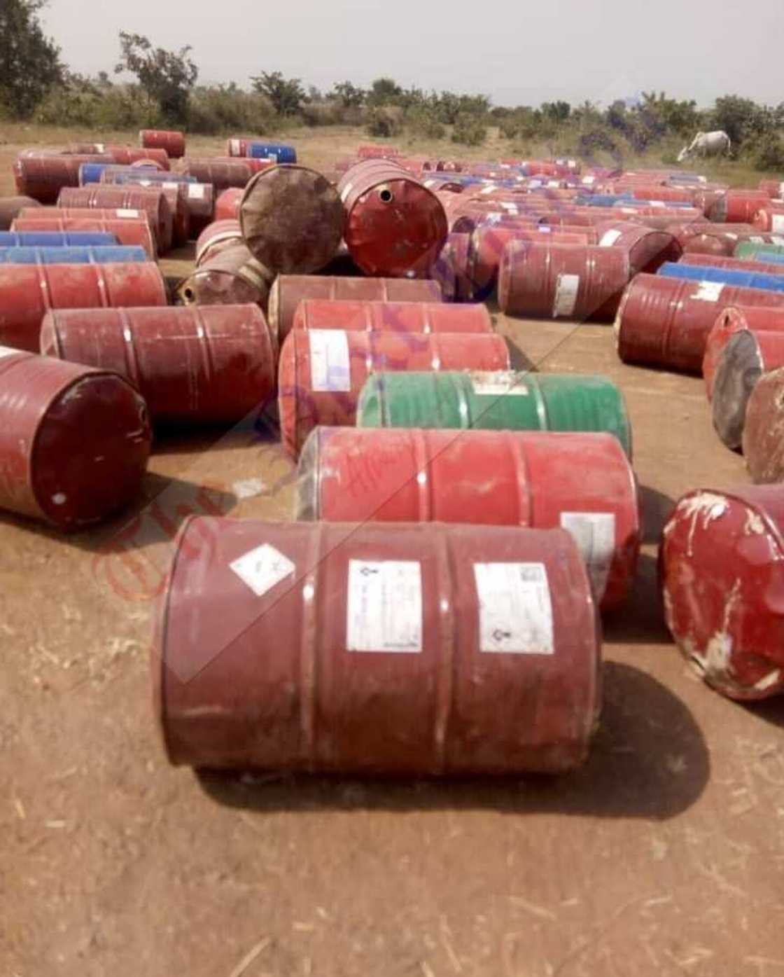 Bincike: Jami'an tsaro ke mayar hannun agogon yaki da Boko Haram baya, suna kai musu abinci da man fetur Bincike: Jami'an tsaro ke mayar hannun agogon yaki da Boko Haram baya, suna kai musu abinci da man fetur