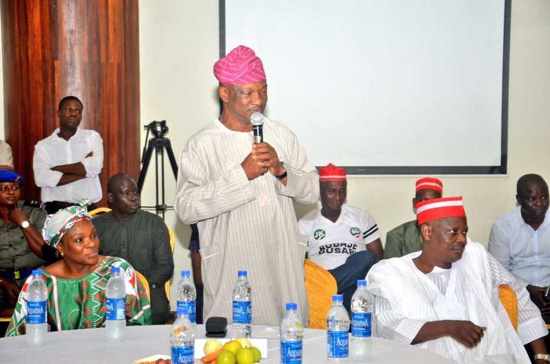 Kwankwaso ya yiwa Atiku da Jimi Agbaje kamfe a jihar Legas Kwankwaso ya yiwa Atiku da Jimi Agbaje kamfe a jihar Legas