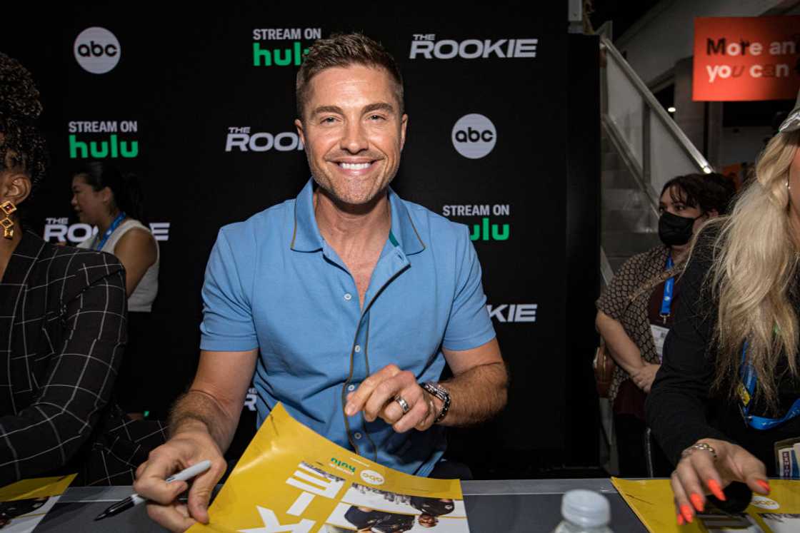 Eric Winter pose in San Diego, California. Eric Winter pose in San Diego, California.