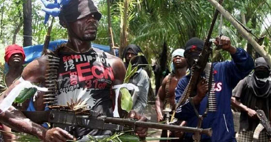 Da duminsa: Kungiyar Niger Delta Avengers ta dawo, ta sha alwashin gurgunta tattalin arzikin Najeriya Da duminsa: Kungiyar Niger Delta Avengers ta dawo, ta sha alwashin gurgunta tattalin arzikin Najeriya