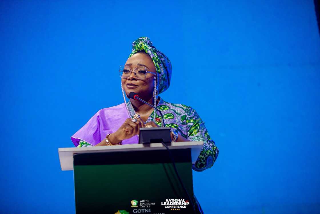 Ministar mata ta yafewa ma'aikata kan zanga-zanga Ministar mata ta yafewa ma'aikata kan zanga-zanga