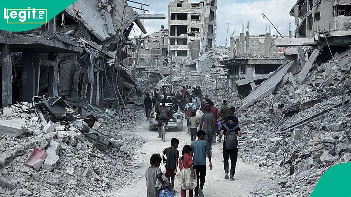 Israeli troops withdraw while Gazans trek back to what remains of their neighbourhoods. Israeli troops withdraw while Gazans trek back to what remains of their neighbourhoods.