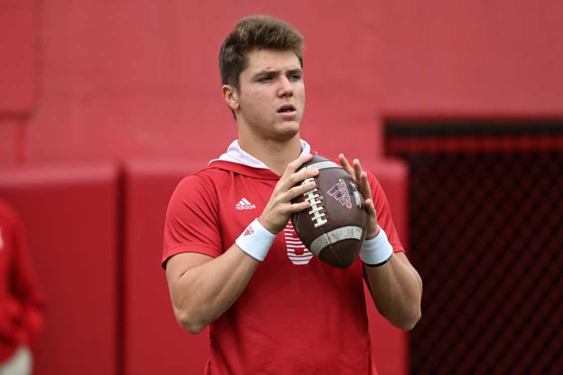 Quarterback Chubba Purdy warms up before a game