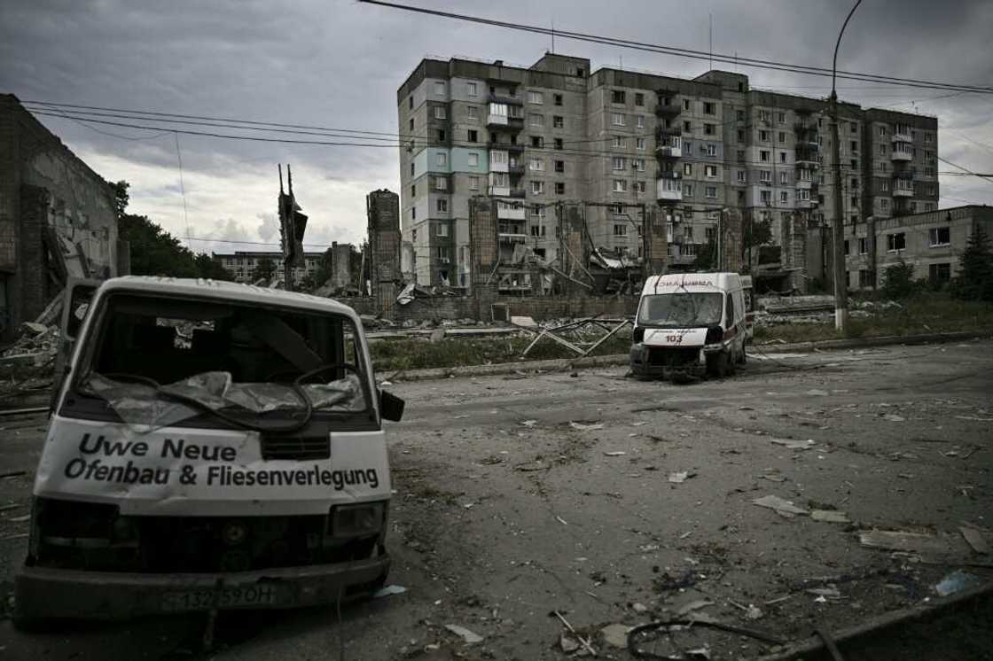 In Lysychansk, there are signs of preparations for street fighting: soldiers digging in, putting up barbed wire and police placing burnt-out vehicles sideways across roads to slow traffic In Lysychansk, there are signs of preparations for street fighting: soldiers digging in, putting up barbed wire and police placing burnt-out vehicles sideways across roads to slow traffic