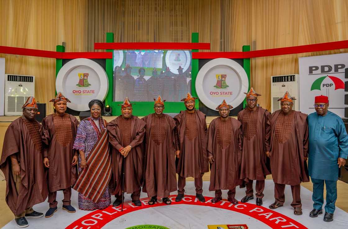 Ana zargin wasu gwanonin PDP za su goyawa Tinubu baya a 2027 ba tare da sun fita daga jam'iyyar ba Ana zargin wasu gwanonin PDP za su goyawa Tinubu baya a 2027 ba tare da sun fita daga jam'iyyar ba