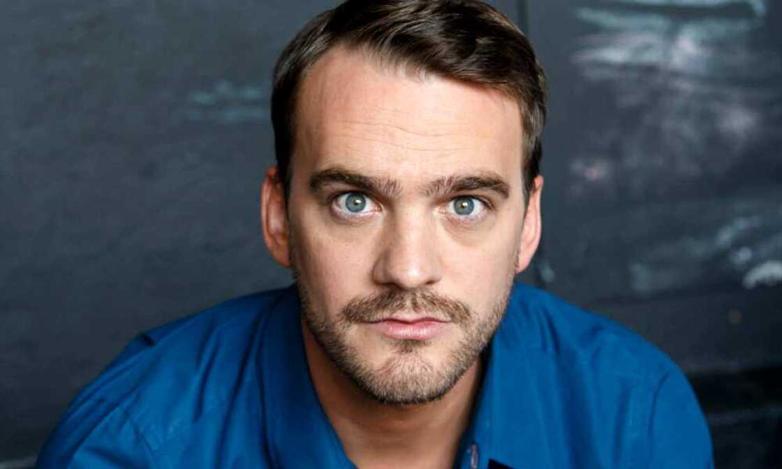 Biographie de Vincent Kucholl: une vie consacrée à l’humour Biographie de Vincent Kucholl: une vie consacrée à l’humour