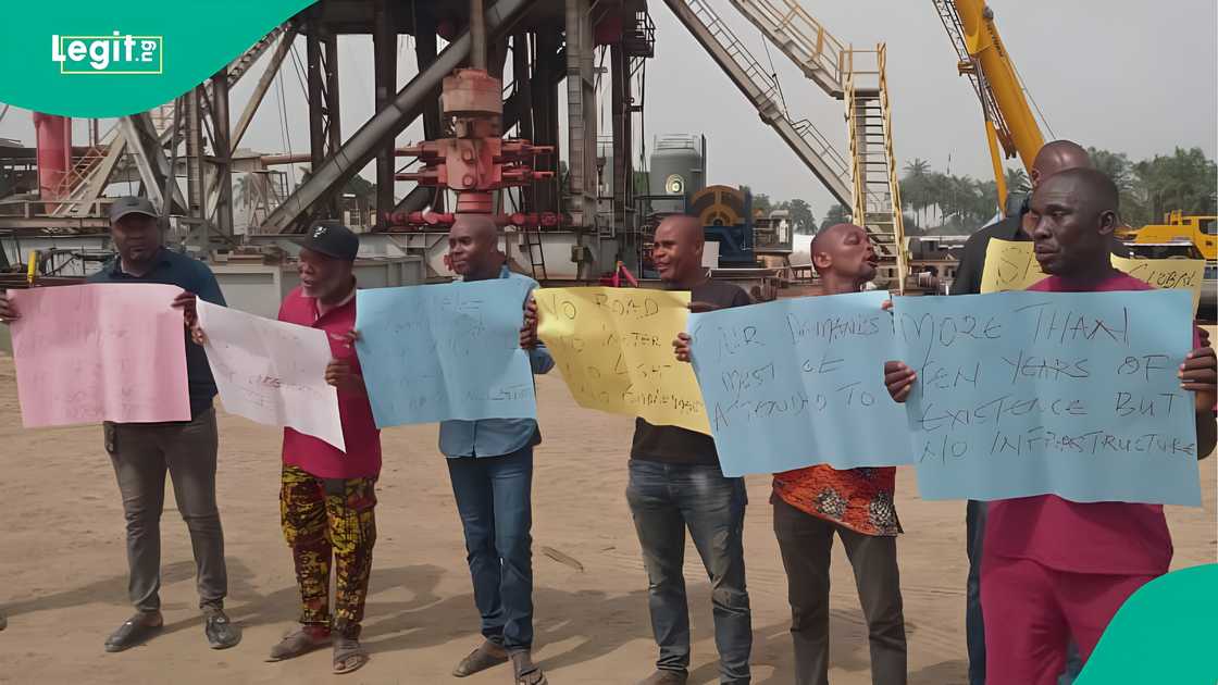 Residents of Ogwu Ikpele protesting outside SPEECO oil wells in Anambra state
