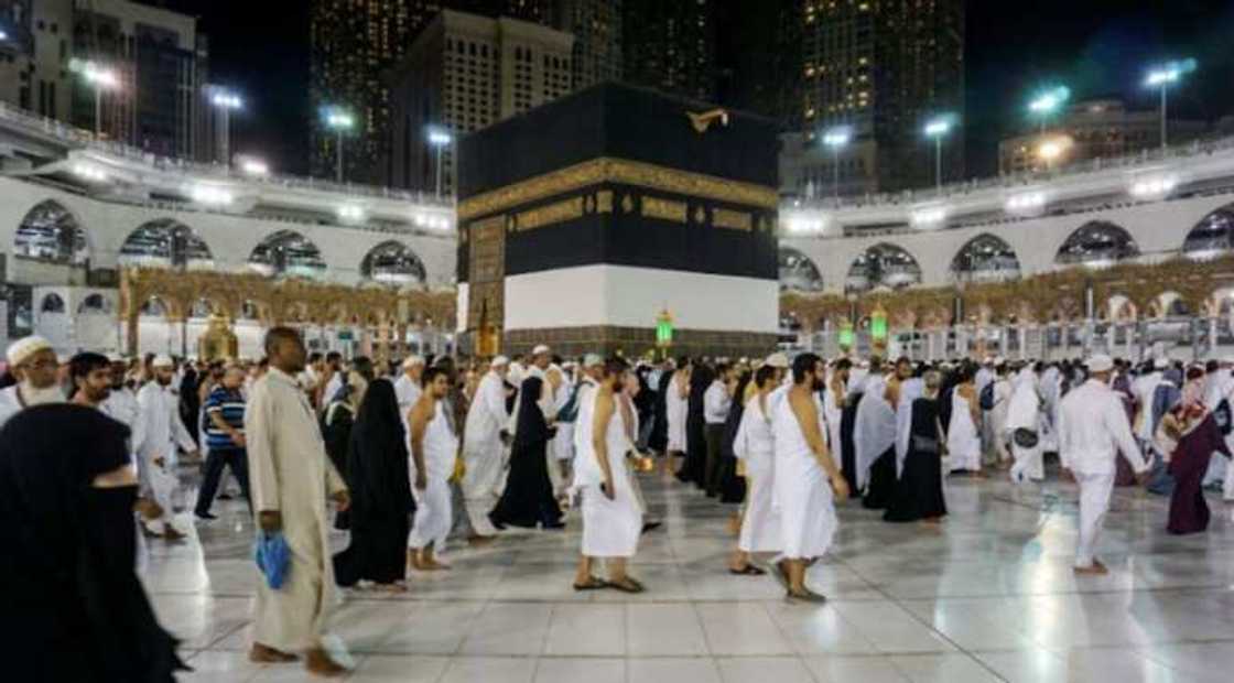 Coronavirus: Kasar Saudiyya za ta maida wa masu zuwa Umra kudadensu Coronavirus: Kasar Saudiyya za ta maida wa masu zuwa Umra kudadensu