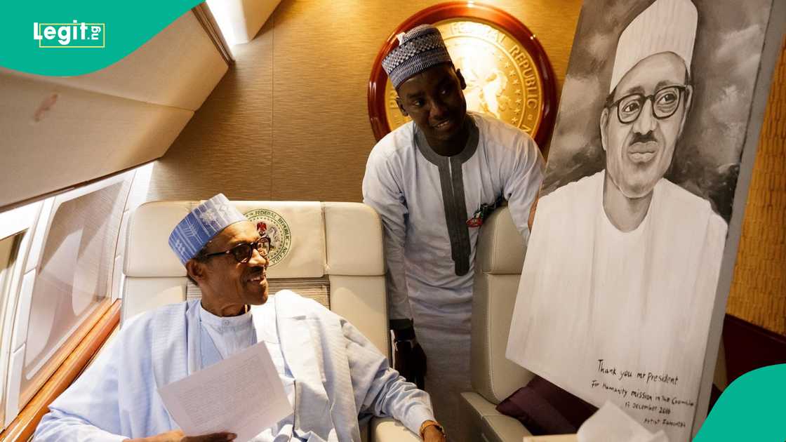 Yadda tsohon sakataren Buhari ya sheka ayarsa a fadar shugaban kasa Yadda tsohon sakataren Buhari ya sheka ayarsa a fadar shugaban kasa