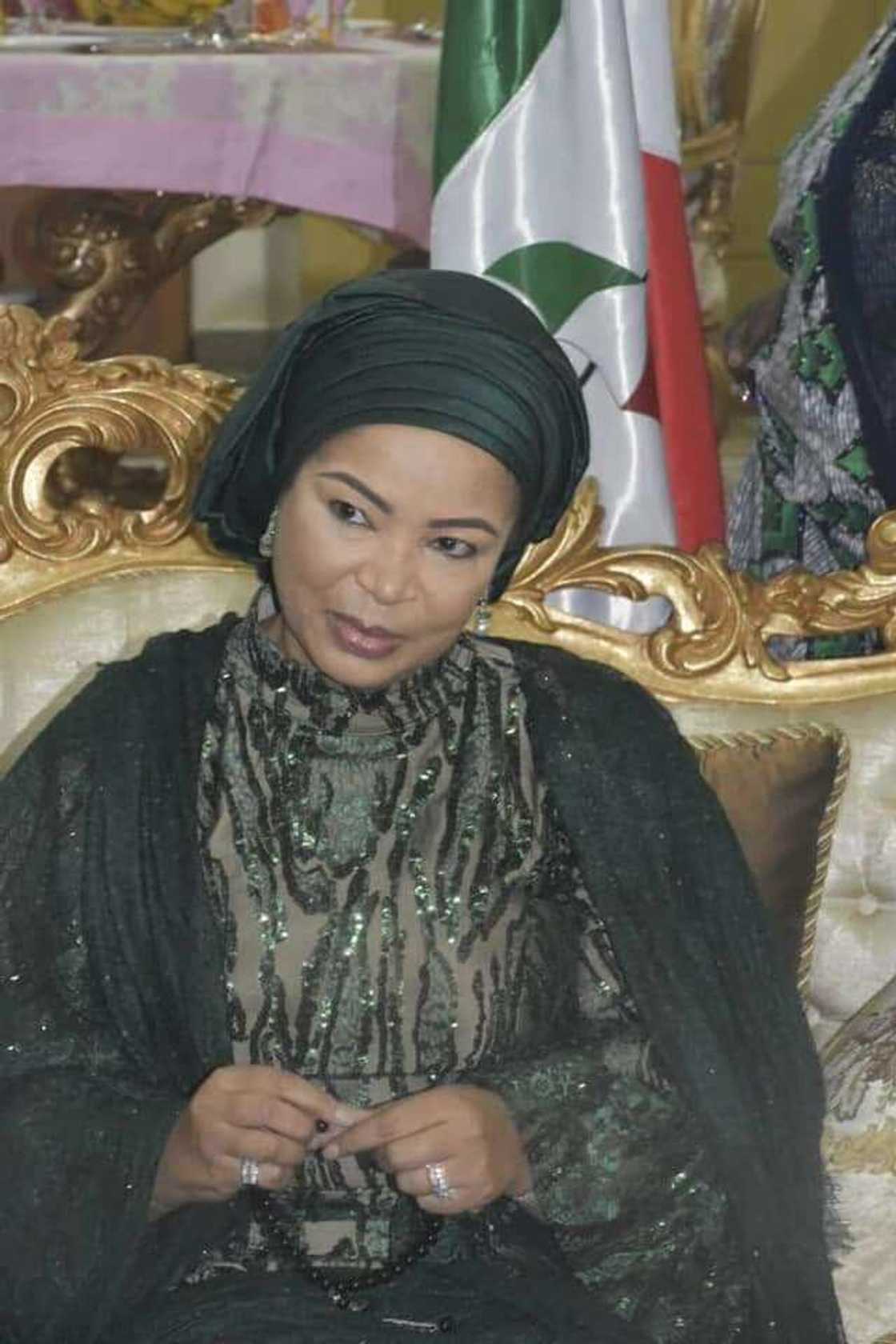 Sabuwar amaryar gwamnan Bauchi ta tare (Hotuna) Sabuwar amaryar gwamnan Bauchi ta tare (Hotuna)