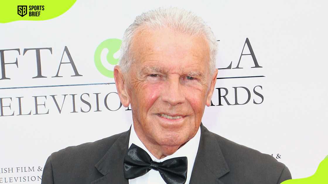 Is John Giles married? Is John Giles married?