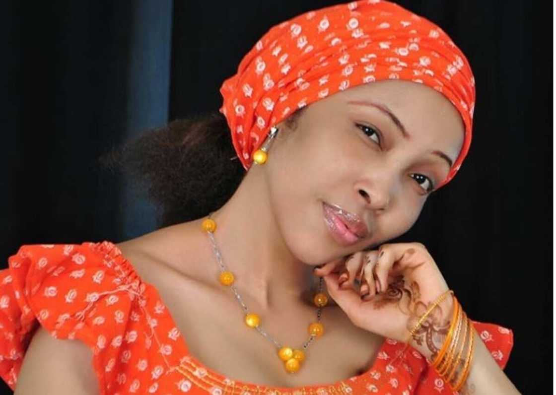 IBB saurayina ne amma yanzu bama tare domin na rabu da shi, in ji Ummi Zee Zee IBB saurayina ne amma yanzu bama tare domin na rabu da shi, in ji Ummi Zee Zee