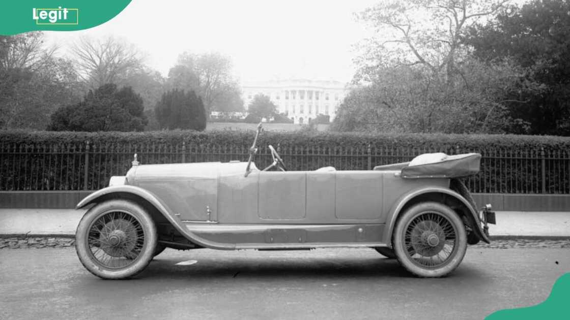 View of a Duesenberg automobile parked on the street outside the White House View of a Duesenberg automobile parked on the street outside the White House