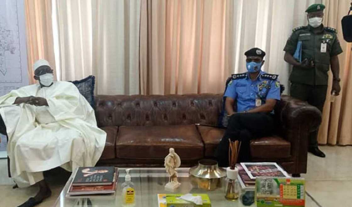 Hotunan wakilan FG, IGP da wasu jiga-jigai da suka kai ziyara Niger bayan sace dalibai