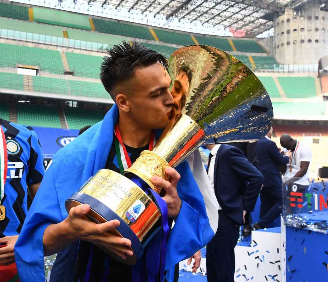 Lautaro Martinez ‘puts Inter Milan contract talks on hold with striker keen on Barcelona transfer this summer’ Lautaro Martinez ‘puts Inter Milan contract talks on hold with striker keen on Barcelona transfer this summer’