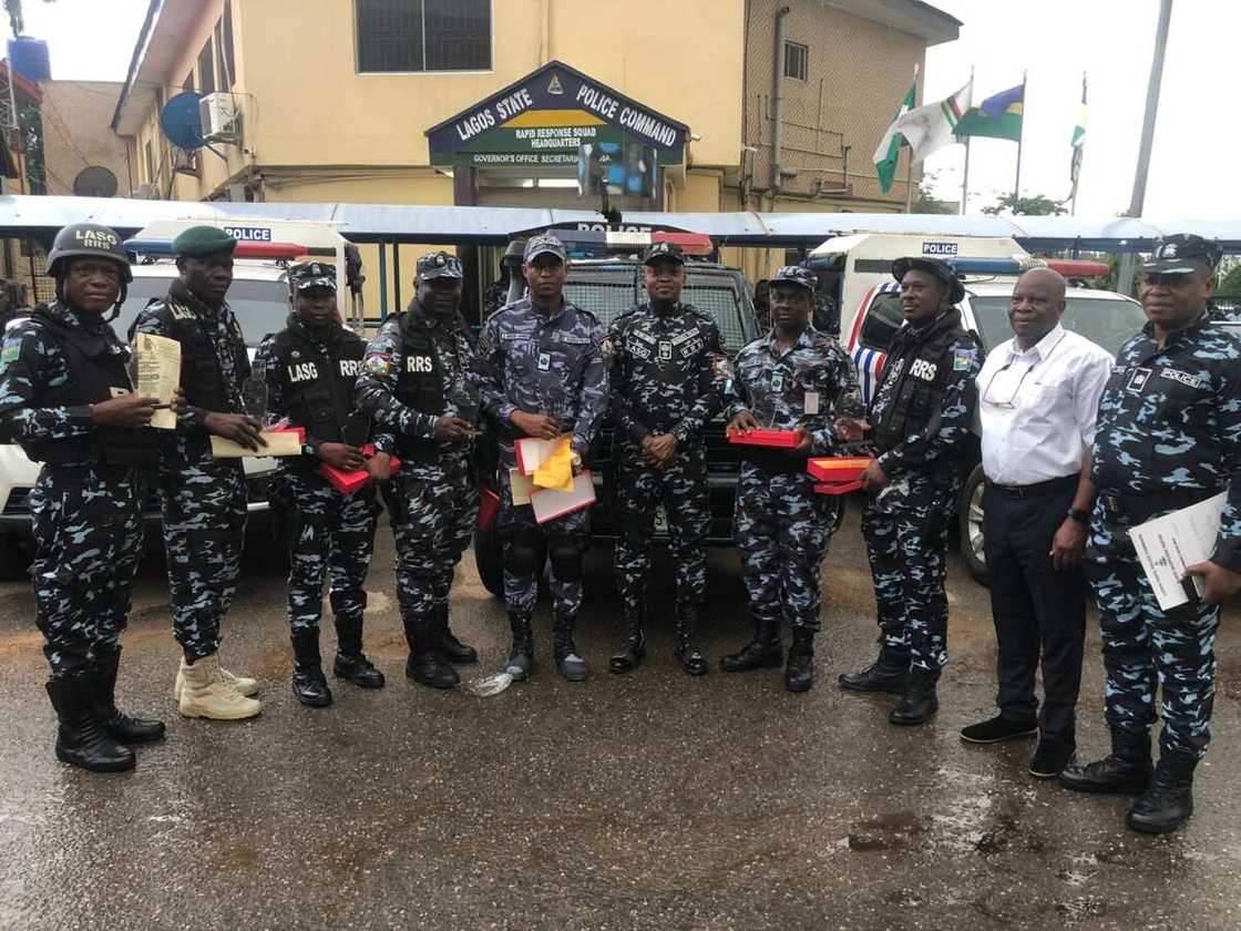 Hukuma ta yiwa yan sandan da suka ki karban cin hancin N500,000 ihsani Hukuma ta yiwa yan sandan da suka ki karban cin hancin N500,000 ihsani