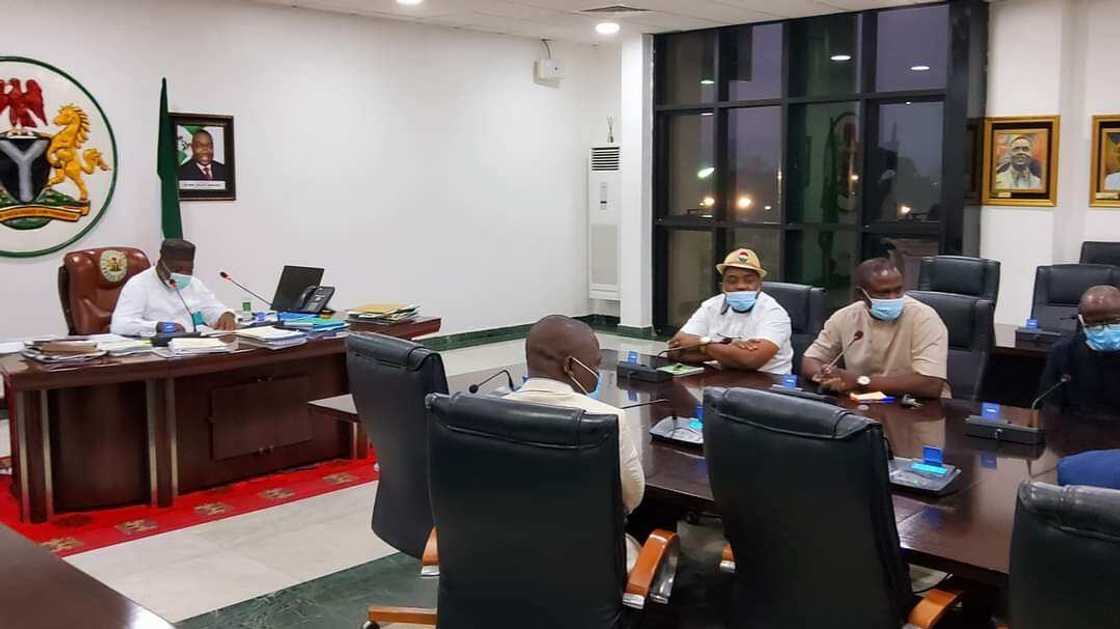 Enugu workers pay Thank-you visit to Ugwuanyi over ongoing construction of secretariats Enugu workers pay Thank-you visit to Ugwuanyi over ongoing construction of secretariats