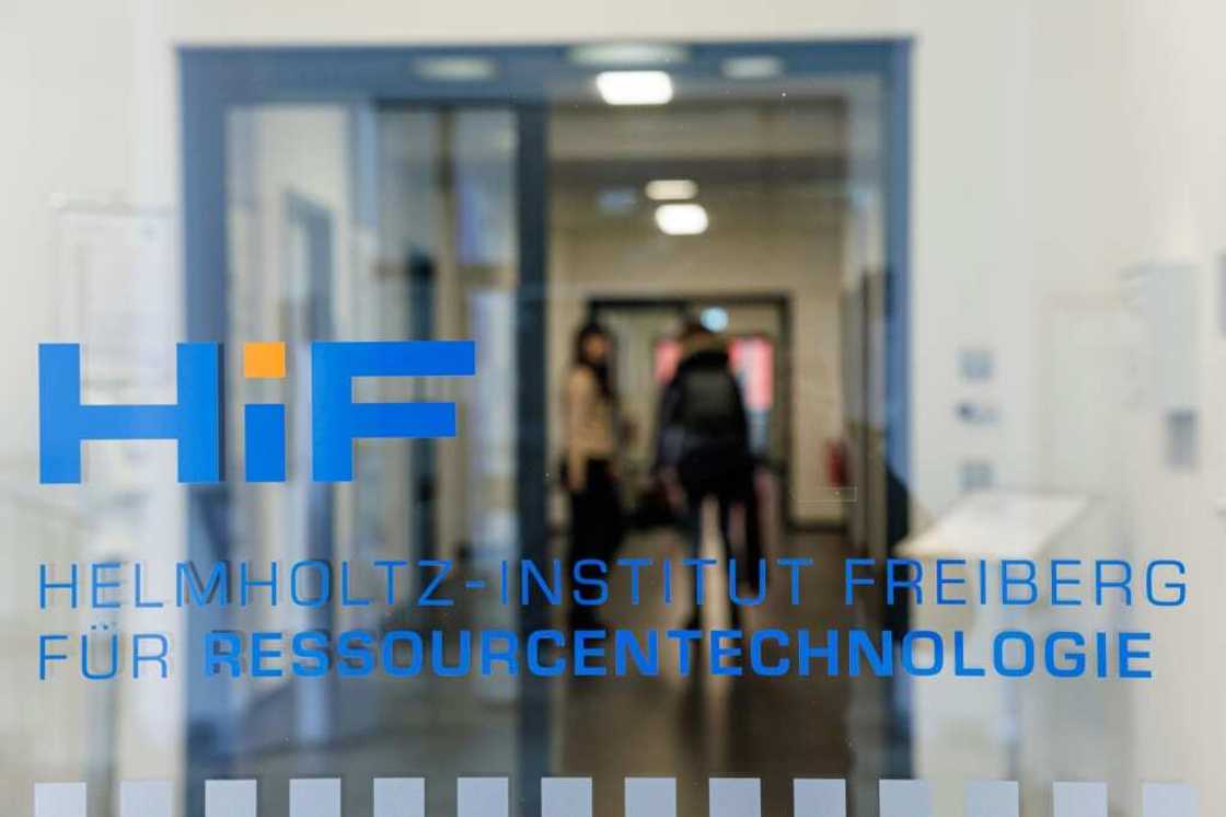 Scientists at the Helmholtz Institute in Freiberg, Germany have been researching ways to recycle lithium-ion batteries. Scientists at the Helmholtz Institute in Freiberg, Germany have been researching ways to recycle lithium-ion batteries.