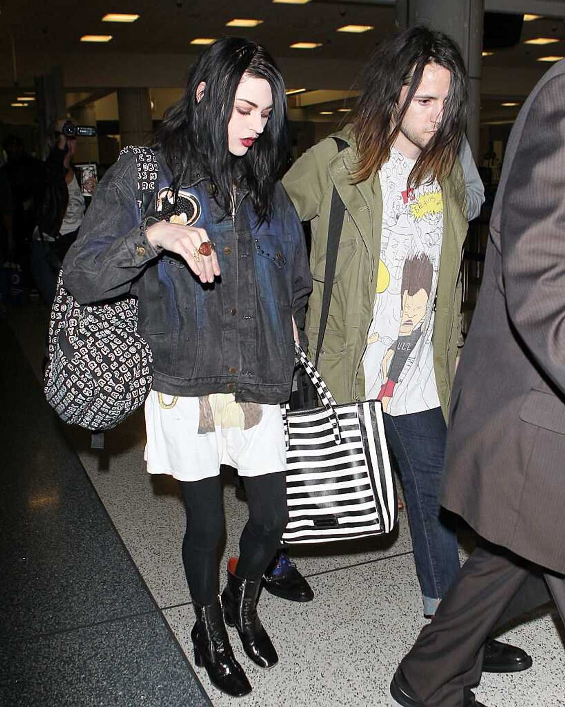 La vie de Frances Bean Cobain, fille de Kurt Cobain et Courtney Love La vie de Frances Bean Cobain, fille de Kurt Cobain et Courtney Love