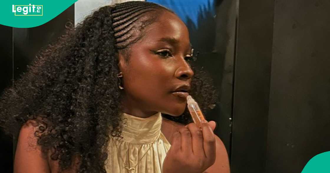 Lady emotional as she finally leaves Nigeria for Canada.