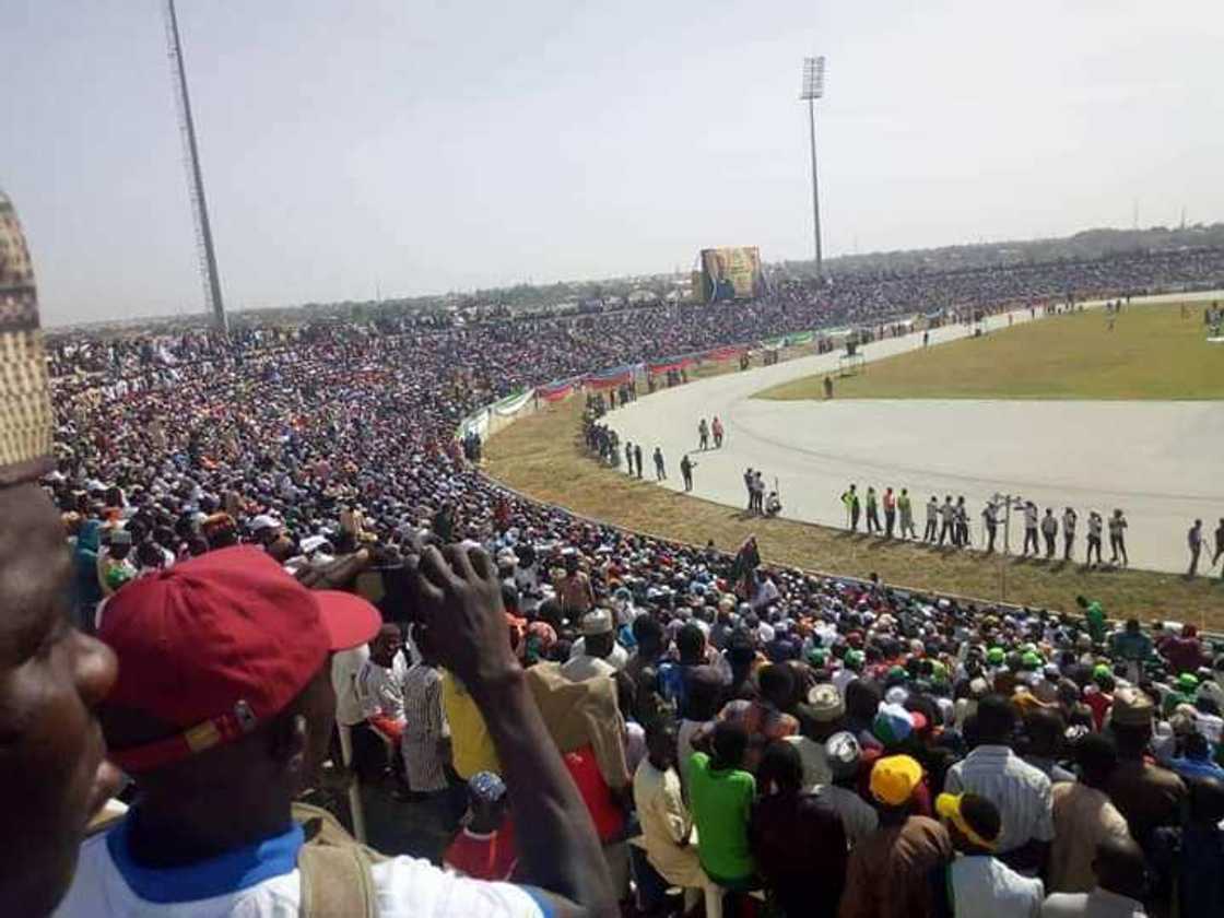 Hotunan yadda mutan jihar Kaduna suka tarbi shugaba Muhammadu Buhari Hotunan yadda mutan jihar Kaduna suka tarbi shugaba Muhammadu Buhari