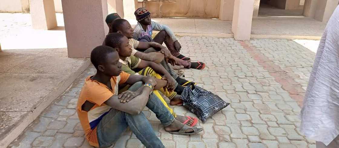 Hotunan mutum 5 da 'yan sanda suka ceto daga miyagu a dajin Dansadau da ke Zamfara