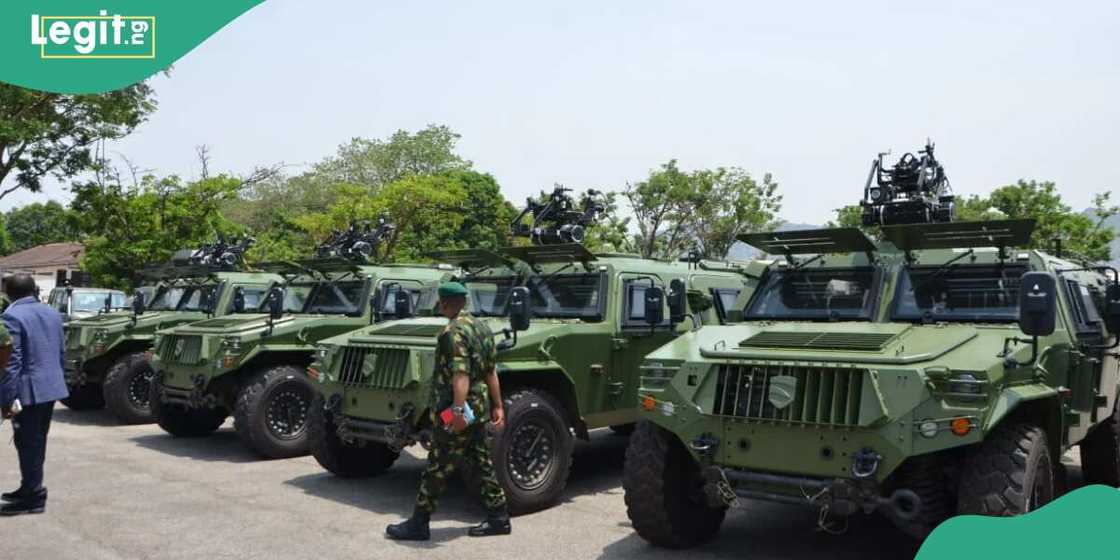 Ma'aikatar ta ba sojoji sababbin motocin yaki masu sulke Ma'aikatar ta ba sojoji sababbin motocin yaki masu sulke