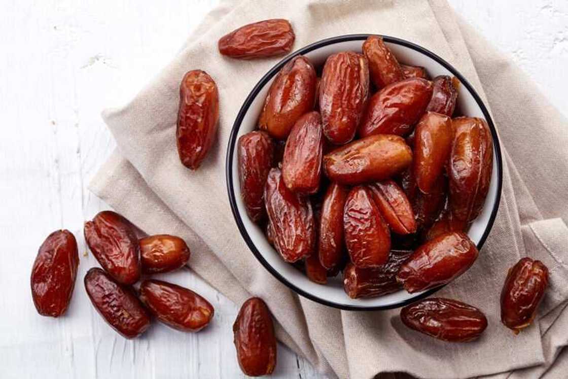 benefits of dates for men