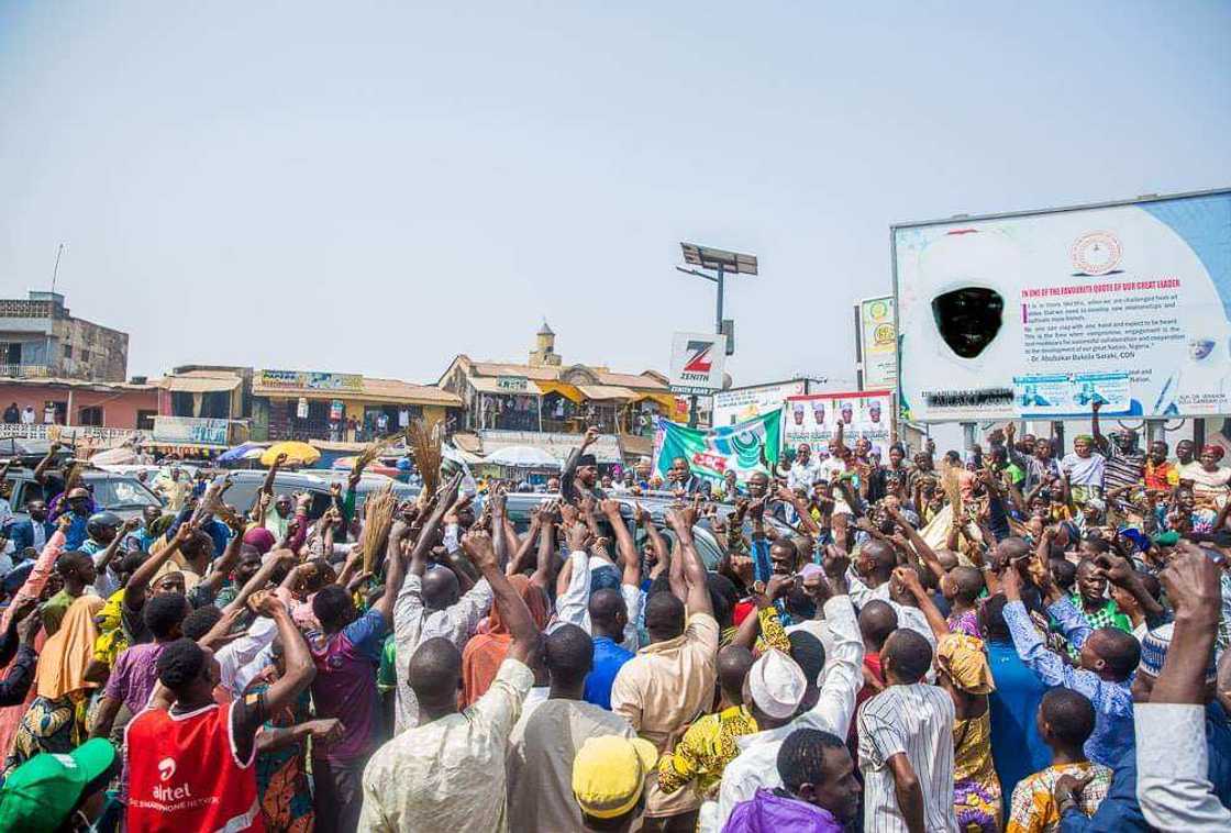 Idonmu ya waye: Yadda mutan jihar Kwara suka tarbi Osinbajo (Hotuna) Idonmu ya waye: Yadda mutan jihar Kwara suka tarbi Osinbajo (Hotuna)