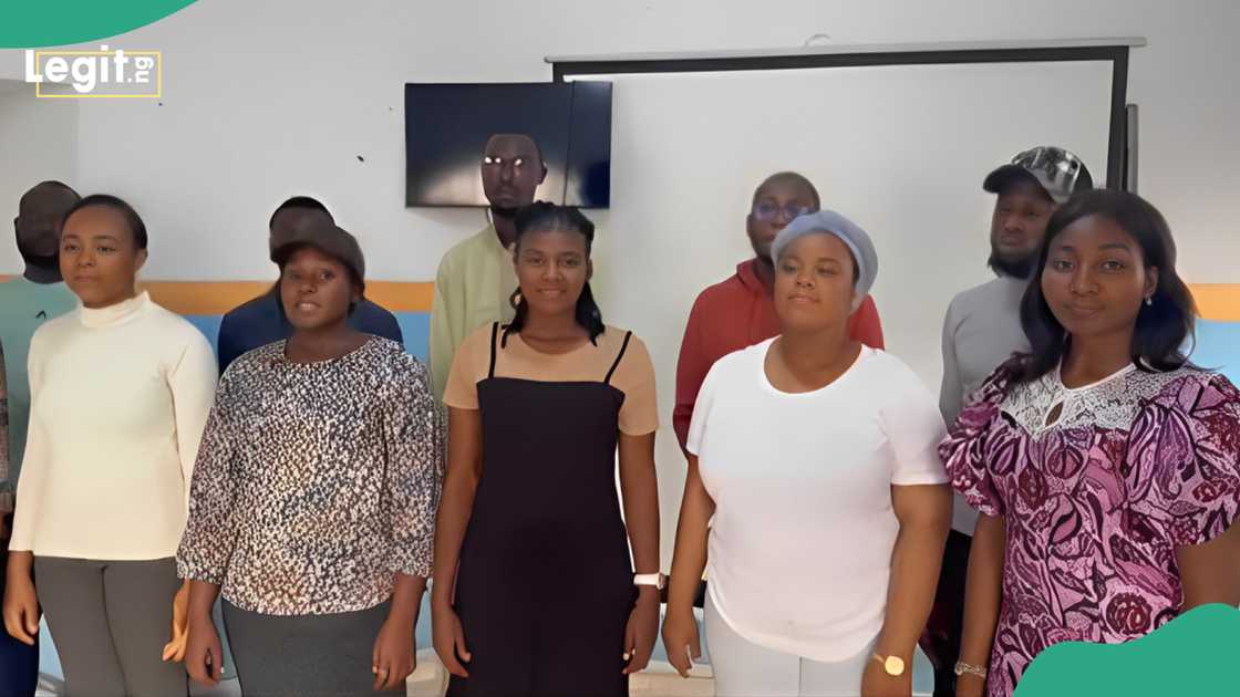 The choir sang 'Ka Esi Le Onye Isi Oche' by Mike Ejeagha. The choir sang 'Ka Esi Le Onye Isi Oche' by Mike Ejeagha.