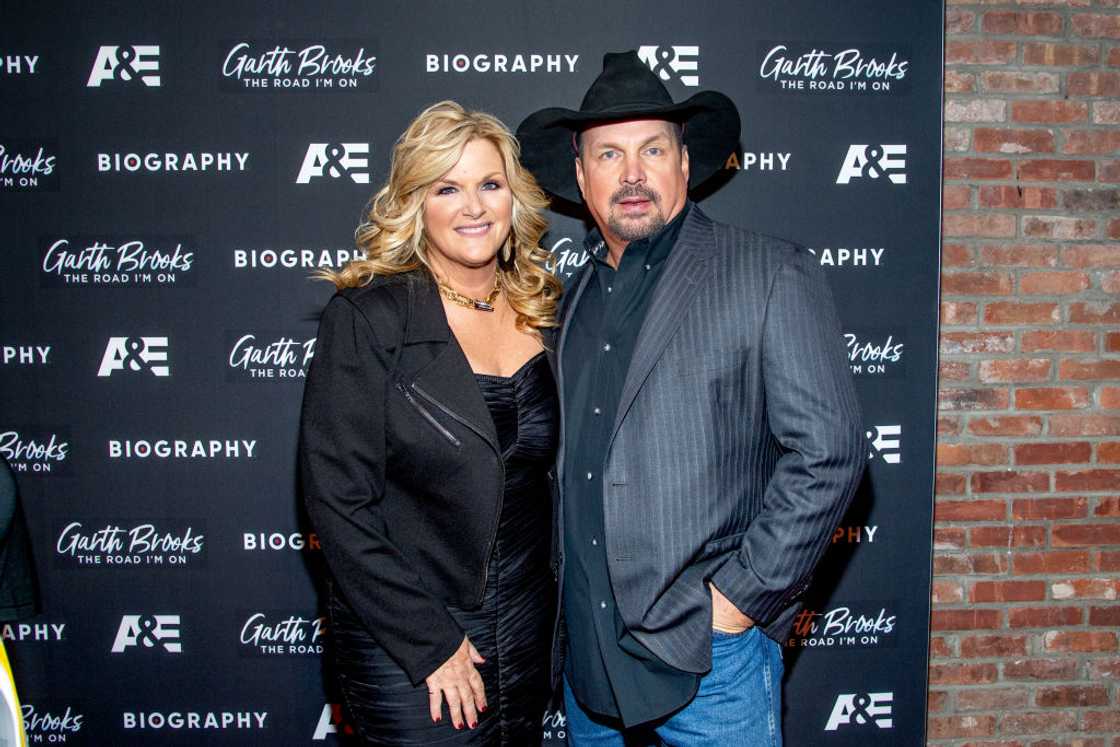 Trisha Yearwood and Garth Brooks arrive at The Bowery Hotel for an event Trisha Yearwood and Garth Brooks arrive at The Bowery Hotel for an event