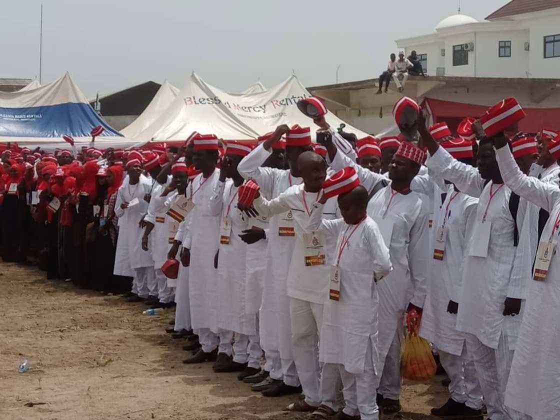 Kebbi: Ƙusoshin tafiyar Kwankwasiyya sun sauya sheka zuwa APC Kebbi: Ƙusoshin tafiyar Kwankwasiyya sun sauya sheka zuwa APC