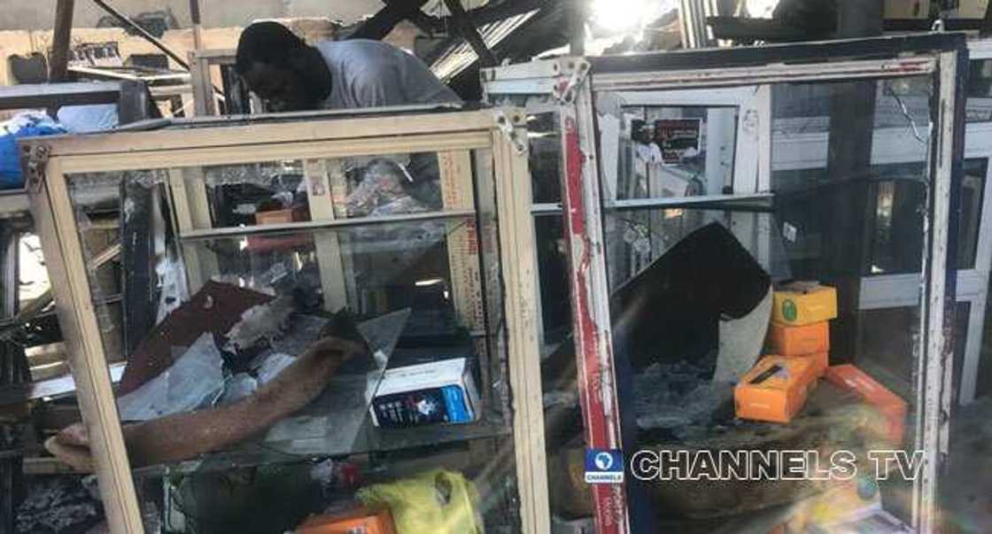 Gwamna Zulum ya nada kwamiti na musamman kan gobarar kasuwar Jagwol (Kalli hotunan annobar) Gwamna Zulum ya nada kwamiti na musamman kan gobarar kasuwar Jagwol (Kalli hotunan annobar)