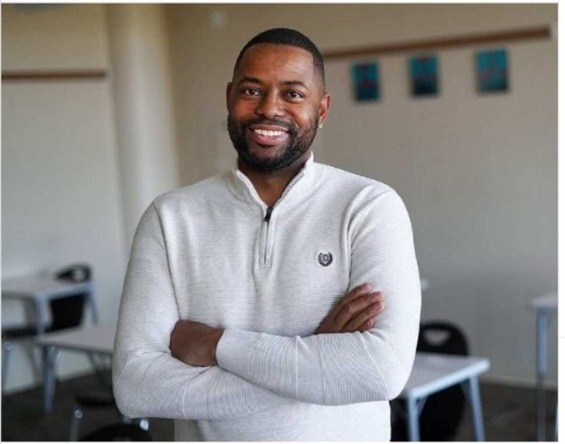 US Teacher warms hearts with his kind gesture, buys food for kids with his stimulus US Teacher warms hearts with his kind gesture, buys food for kids with his stimulus