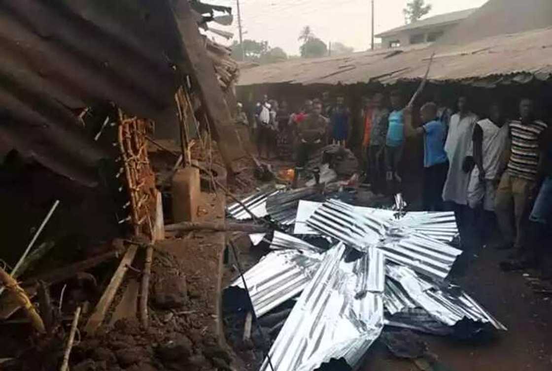 Ramuwar gayya: Miji ya harbe matarshi, su kuma matasa sun kone shi kurmus Ramuwar gayya: Miji ya harbe matarshi, su kuma matasa sun kone shi kurmus