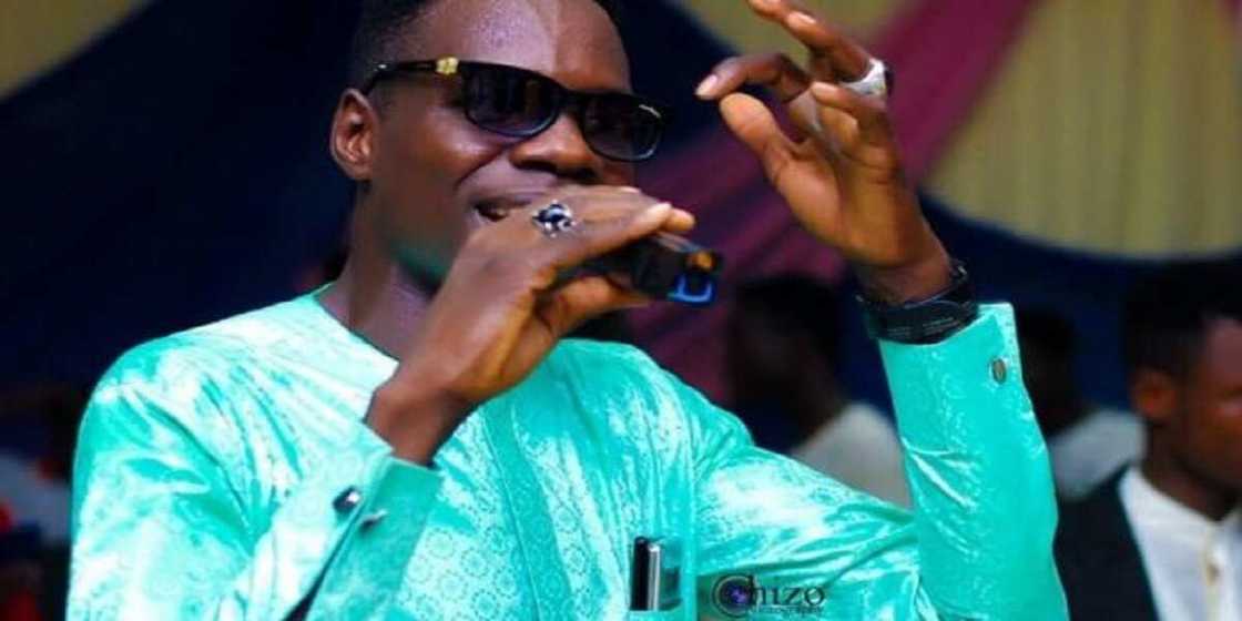 Da ka nake rera kusan dukkan wakoki na - Ado Gwanja Da ka nake rera kusan dukkan wakoki na - Ado Gwanja