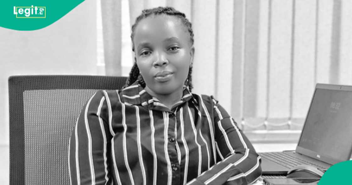 Lady emotional as her father who abandoned her when she was 12 insults her during phone call.