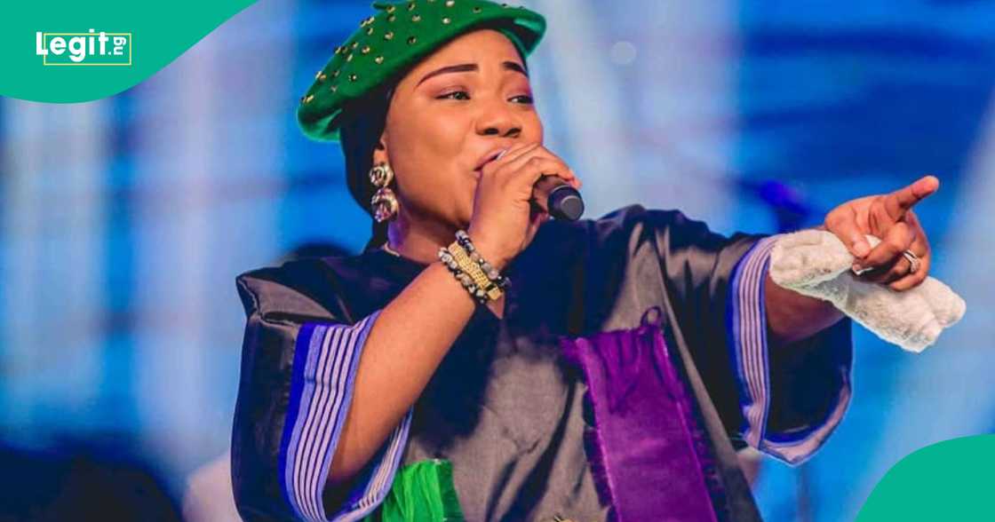 Fans congratulate Mercy Chinwo as pregnancy rumours spread. Fans congratulate Mercy Chinwo as pregnancy rumours spread.