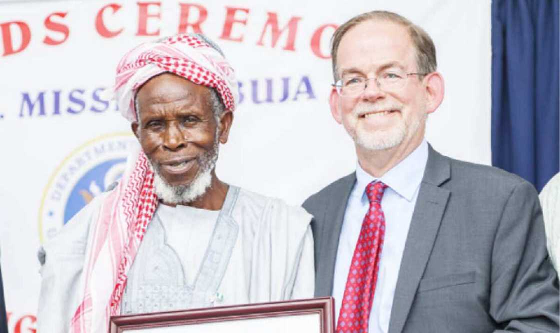 Kungiyar CAN Ta Karrama Wani Limami Akan Ceton Kiristoci 200 Da Ya Yi a Plateau Kungiyar CAN Ta Karrama Wani Limami Akan Ceton Kiristoci 200 Da Ya Yi a Plateau