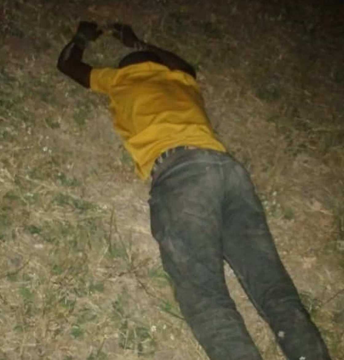 Dakarun soji sun halaka 'yan bindiga, sun samo miyagun makamai a Benue (Hotuna) Dakarun soji sun halaka 'yan bindiga, sun samo miyagun makamai a Benue (Hotuna)