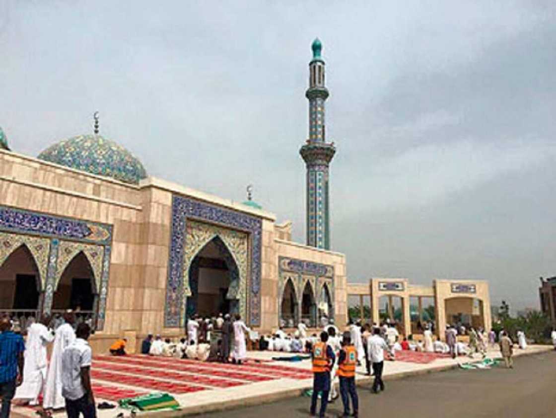 Dan kasuwar Arewa ya ba da gudunmawar makeken fili ga masallacin Al-Noor Dan kasuwar Arewa ya ba da gudunmawar makeken fili ga masallacin Al-Noor