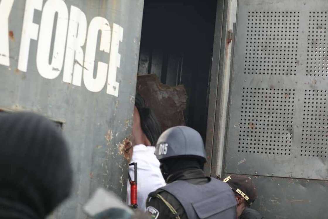 Hotunan yadda 'yan sanda suka yi ram da masu zanga-zanga a Lekki Tollgate