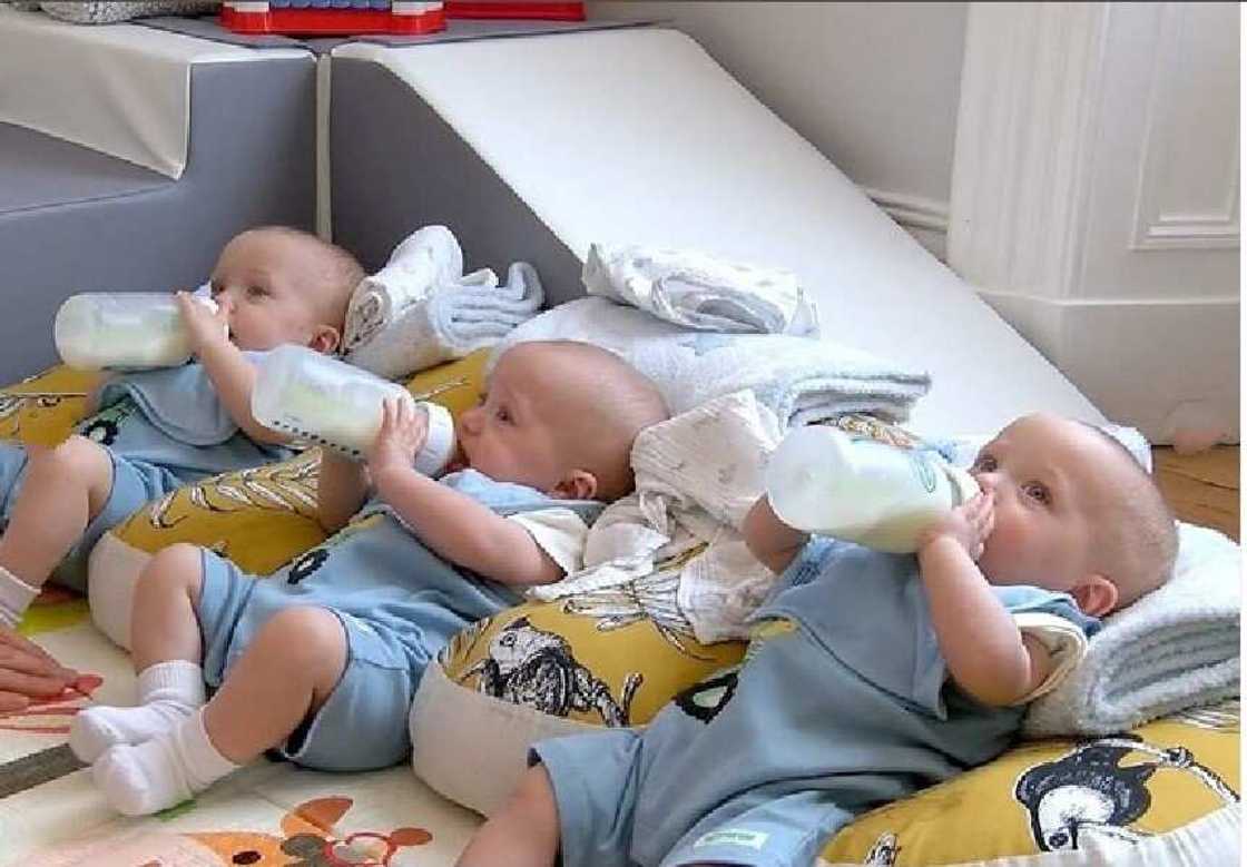 Gina Dewdney and husband Craig welcomes set of cute triplets. Gina Dewdney and husband Craig welcomes set of cute triplets.