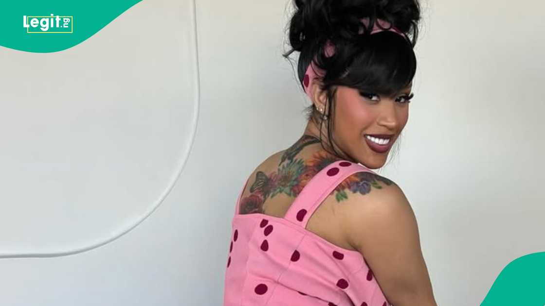 Cardi B, quando ele tem 1 ano, é uma caneta para a flor da flor. Cardi B, quando ele tem 1 ano, é uma caneta para a flor da flor.