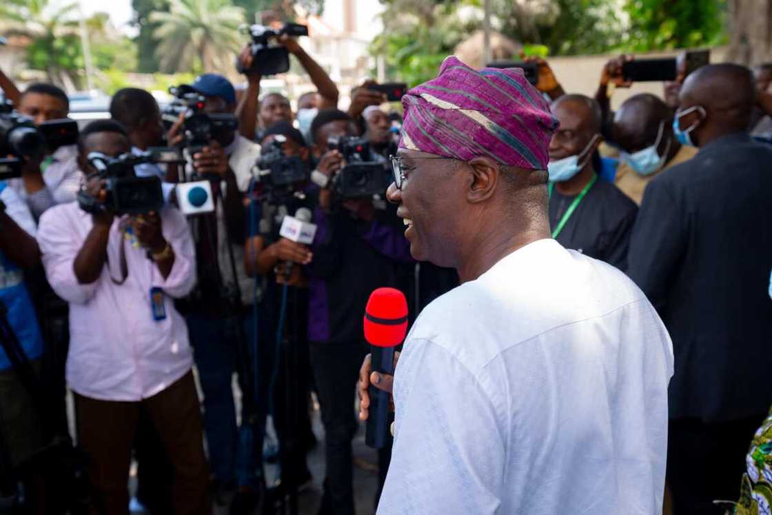 Sanwo-Olu addressing pressmen Sanwo-Olu addressing pressmen