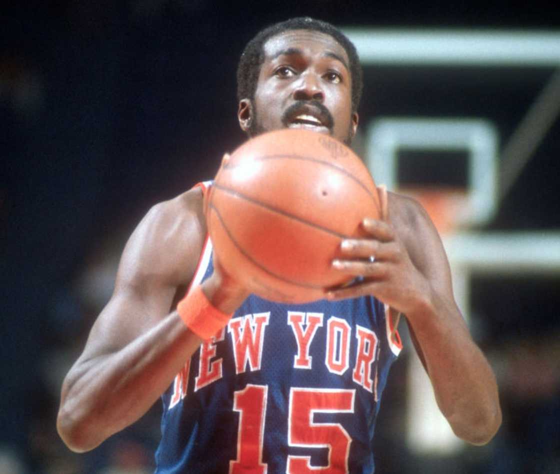 Earl Monroe shoots a foul shot against the Washington Bullets in 1975