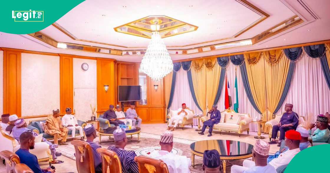 Tinubu da gwamnonin APC. Tinubu da gwamnonin APC.