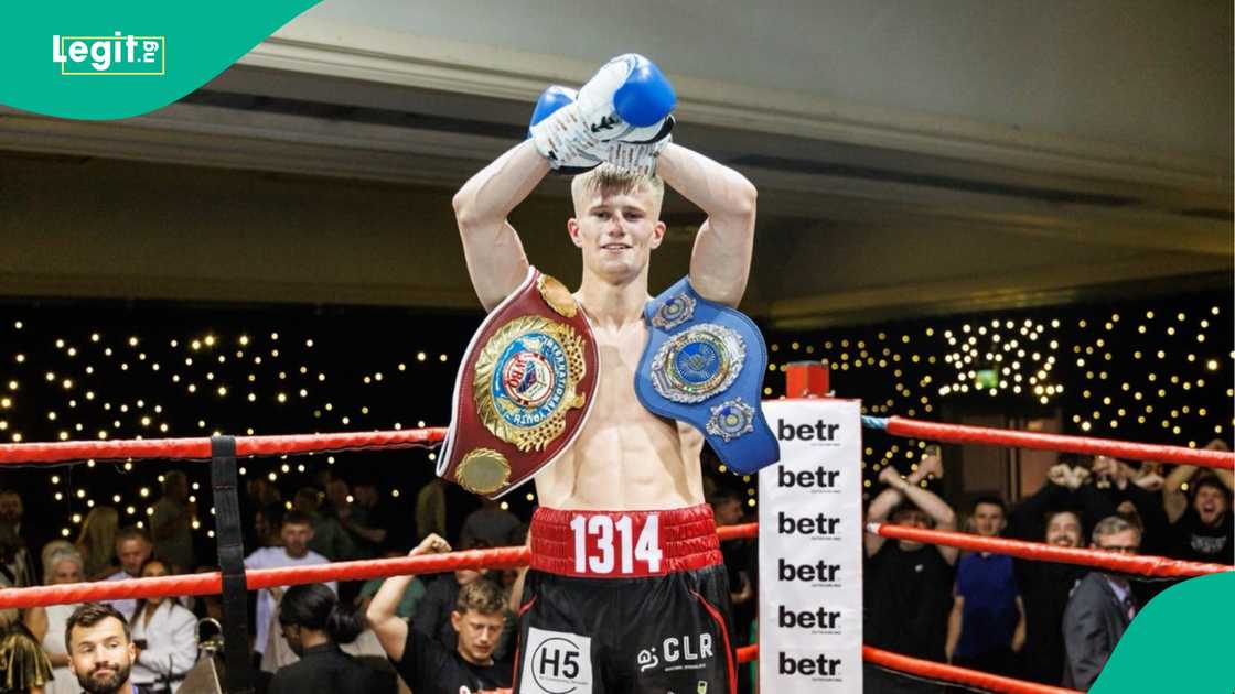 Colin Cairney with the Commonwealth International and Scottish Title. Photo by Colin Cairney Colin Cairney with the Commonwealth International and Scottish Title. Photo by Colin Cairney